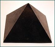 Шунгитовая пирамида